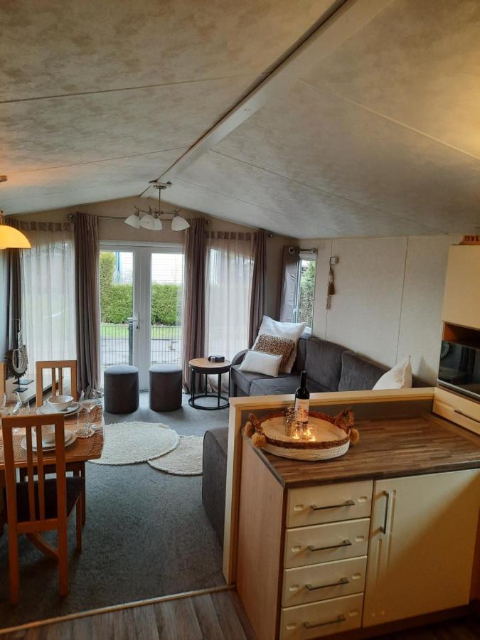 Vakantienoord, Chalet 6P With Veranda, Located In Friesland, 5 Stars Camping On The Lake Suameer Екстериор снимка