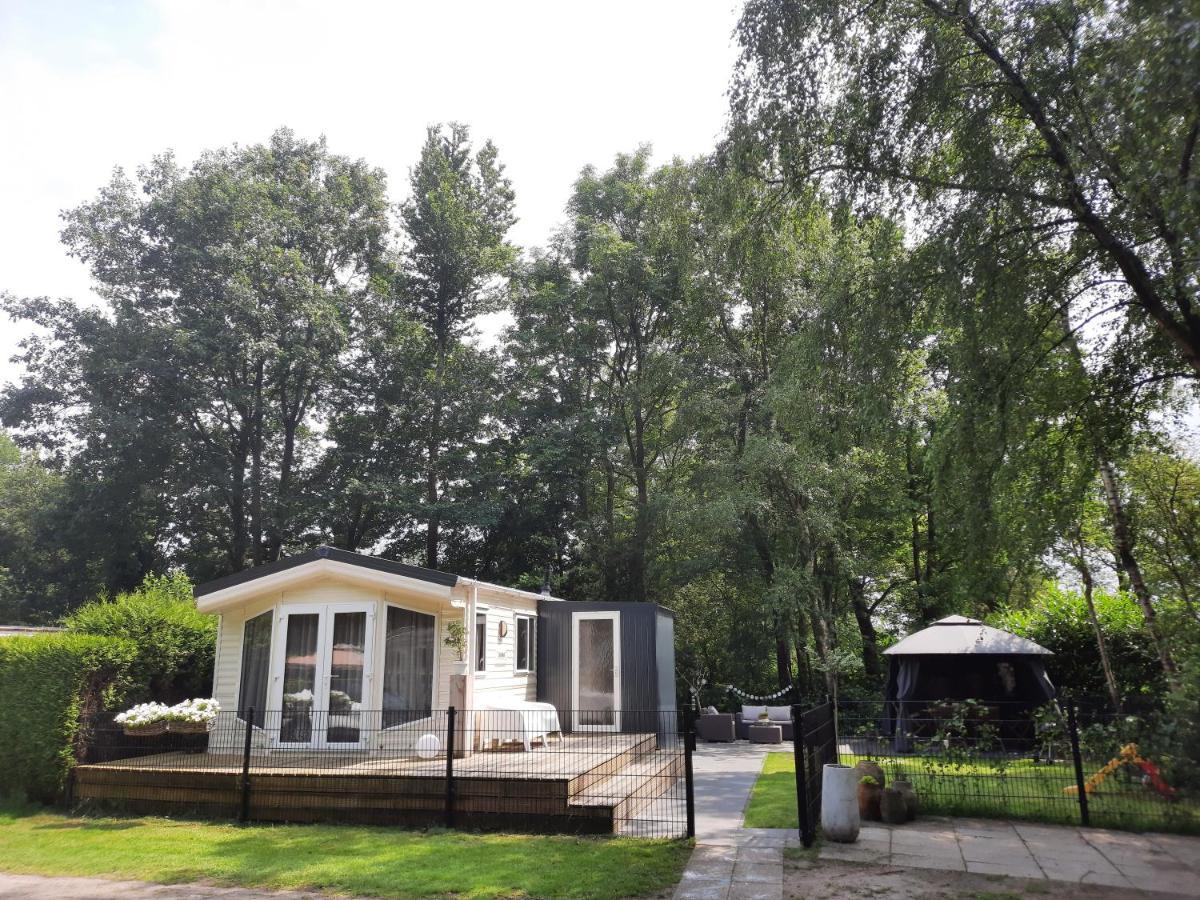 Vakantienoord, Chalet 6P With Veranda, Located In Friesland, 5 Stars Camping On The Lake Suameer Екстериор снимка